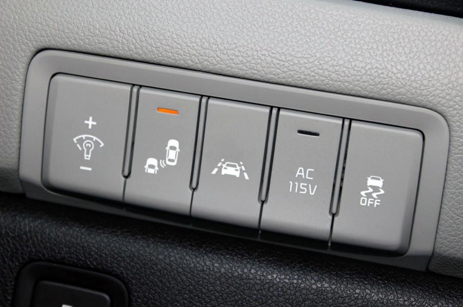  Kia Sedona SXL 2015 года  (фото 72 из 75)